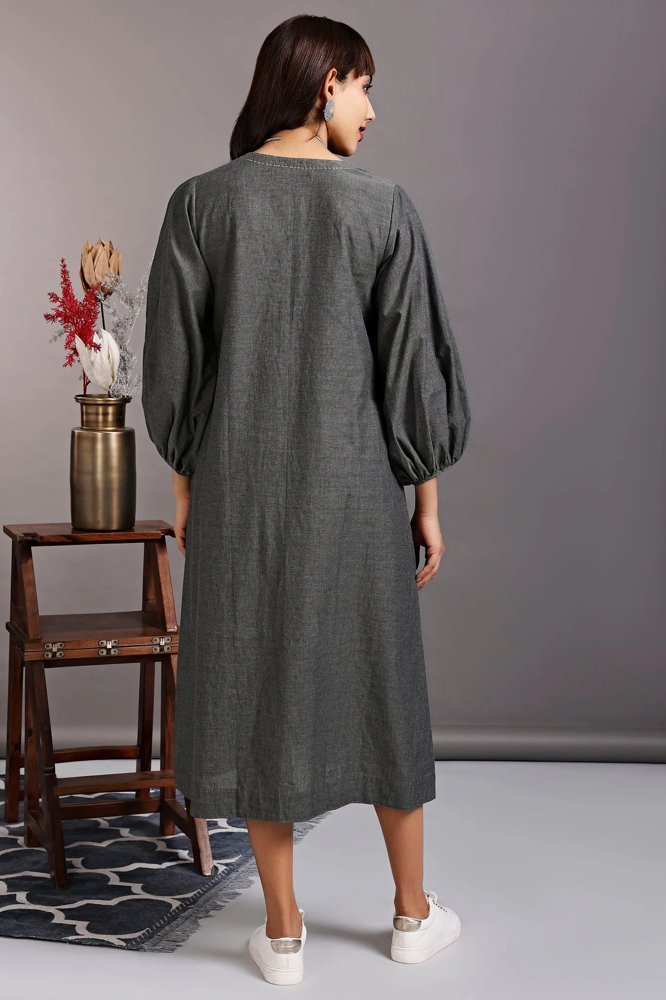 midi dress with boxy sleeves - graphite grey & pearl shadows