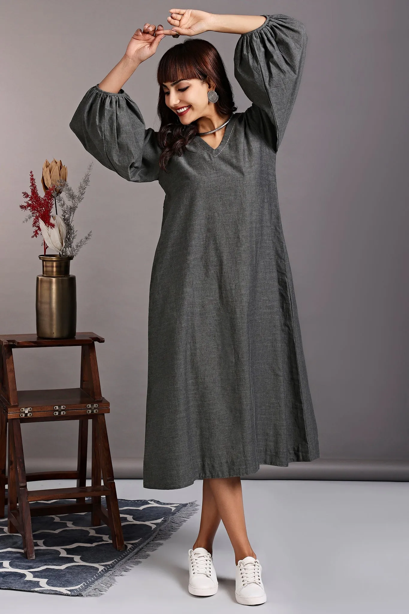 midi dress with boxy sleeves - graphite grey & pearl shadows