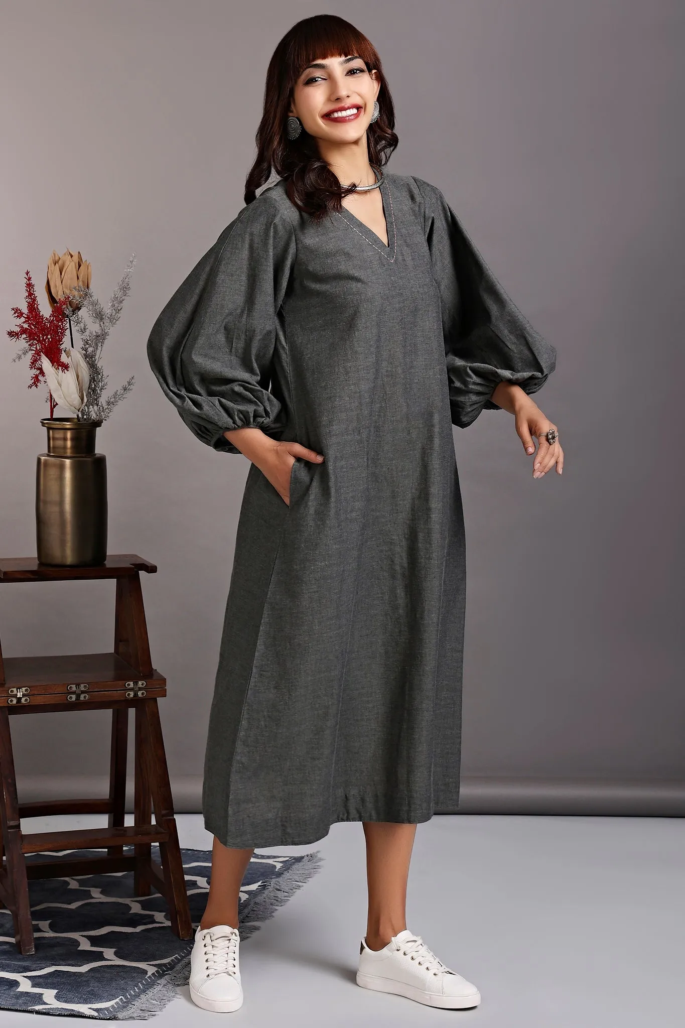 midi dress with boxy sleeves - graphite grey & pearl shadows