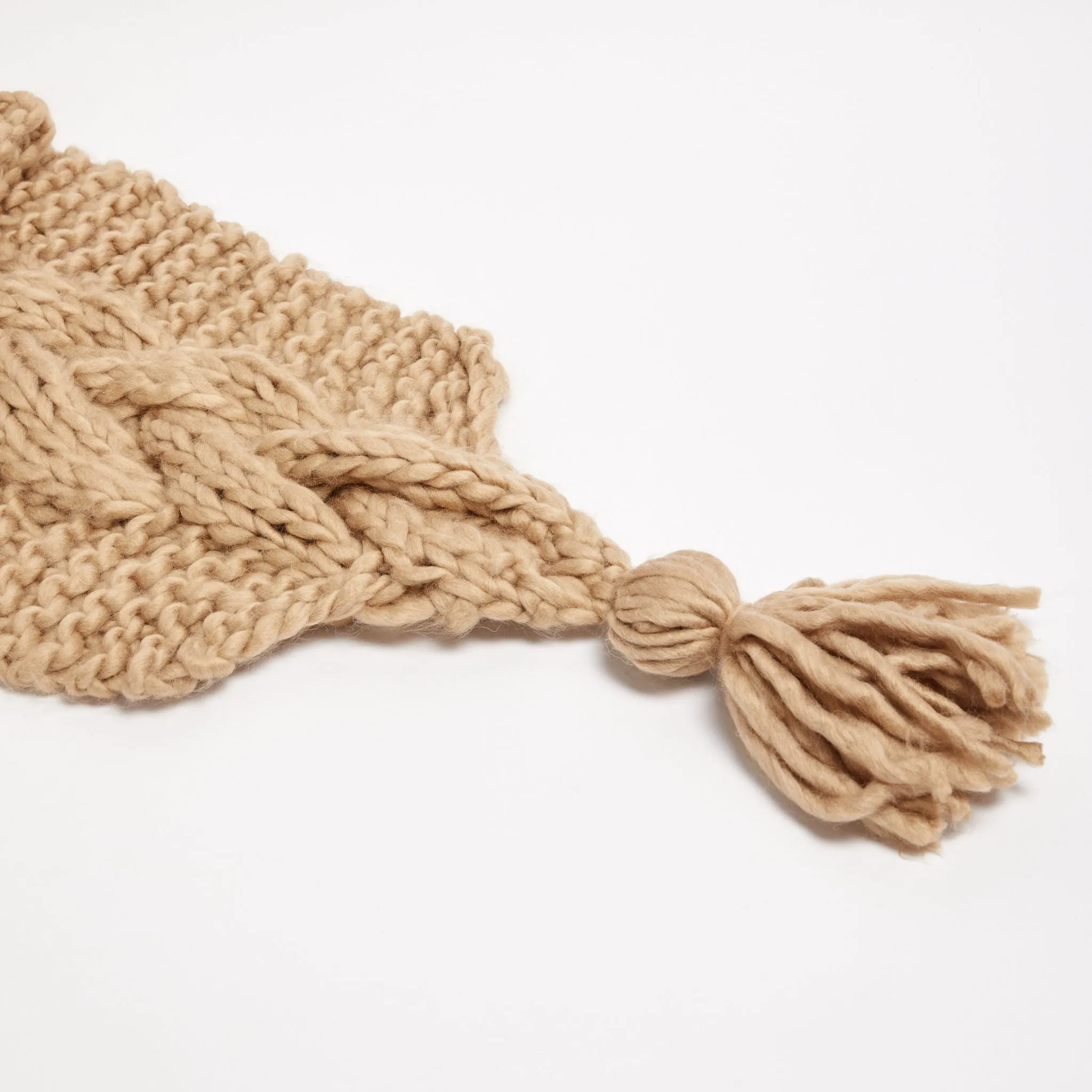 Oversized Chunky Cable Knit Scarf