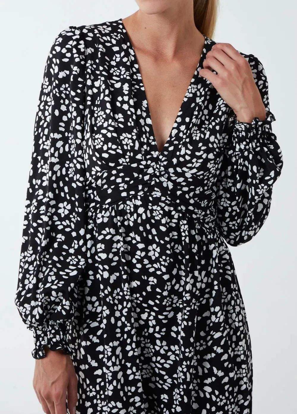 Ruched Front Detail Black And White Abstract Print V-Neck Long Sleeved Midaxi Dress