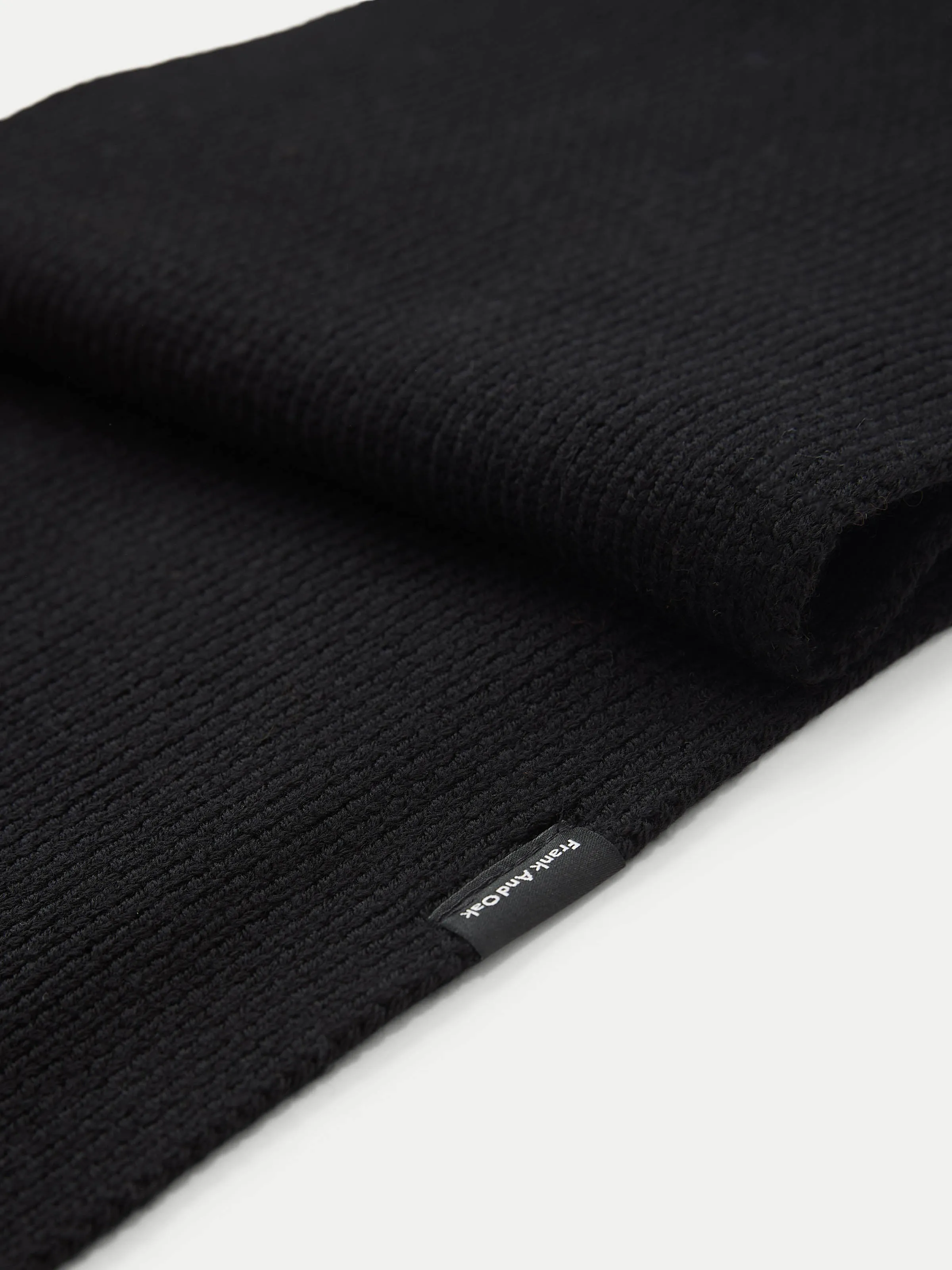 The Merino Wool Scarf  in Black