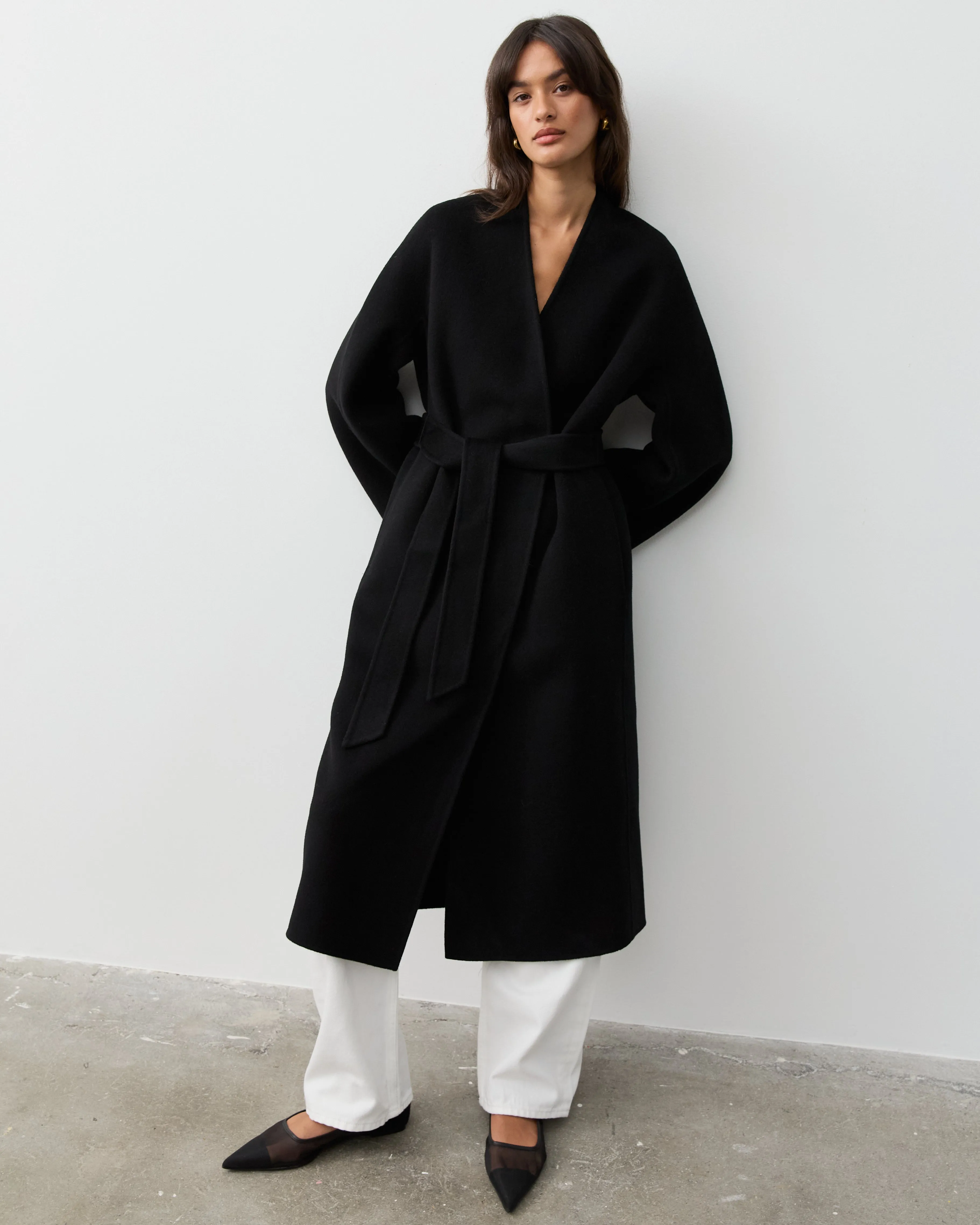 THE MODERN COAT - BLACK